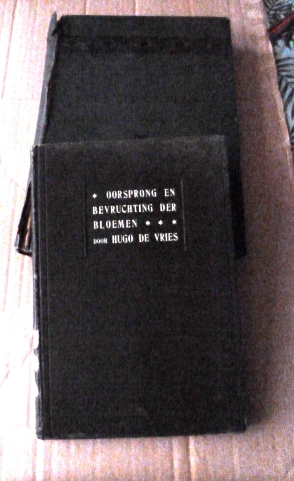Twee plantenboeken | Hugo de Vries; Dr. H. J. Calkoen | 1904; 1897 | 2de druk | Tjeenk Willink; Sijthoff |