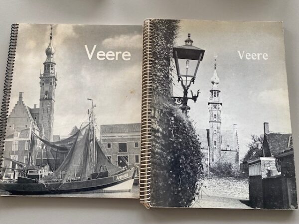 Kavel, 2 boeken | 1. Veere, voordat in april 1961 de vissersvloot vertrok (1961), 2. Veere, zoals het reilt en zeilt  (1970) | Uitg. Jhr. I.F. den Beer Poortugael/Jhr. W.L. den Beer Poortugael