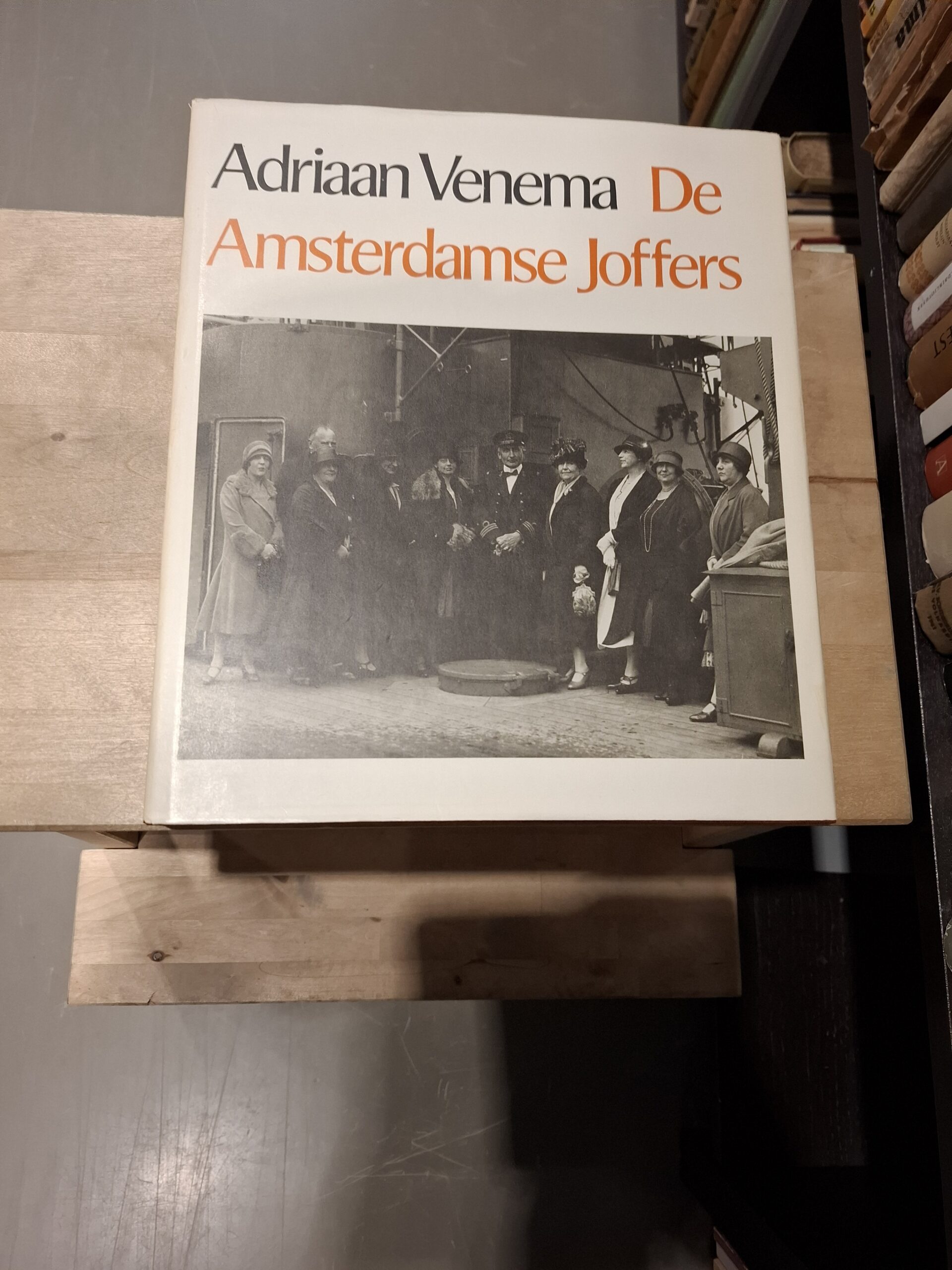 De Amsterdamse Joffers | Adriaan Venema | 1977 | druk onbekend | Adriaan Venema | ISBN: 90 293 0749 8